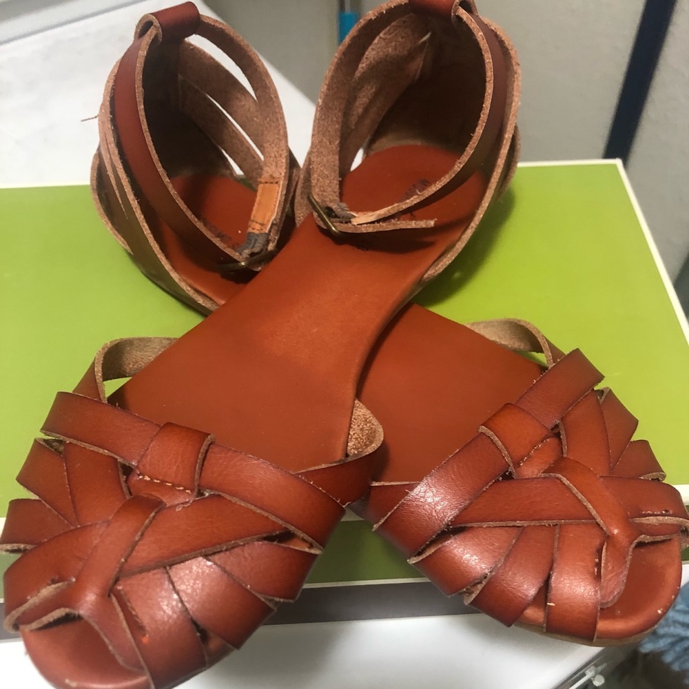 Mossimo Woman’s Casual Flats/Sandals Size 6
